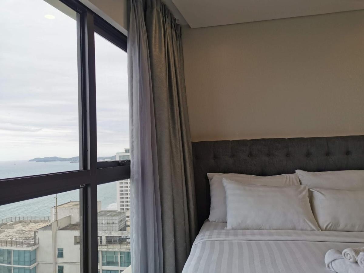 Gold Coast Luxury Apartment Нячанг Экстерьер фото